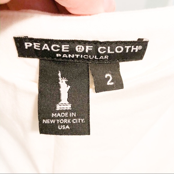 White ankle length pant. Zips up the side. Size 2 - Picture 3 of 3